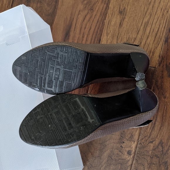 Grey Heels - Picture 5 of 5